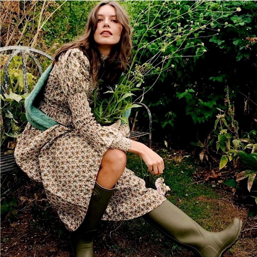 Doen Floral Midi Dress in Cream and Green - Picture 2 of 11